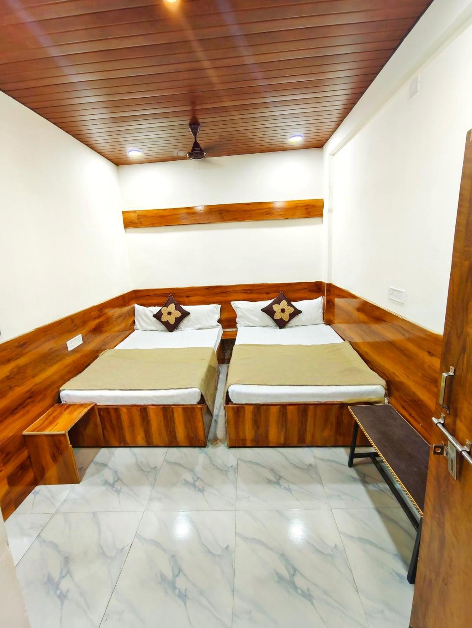 Hotel Om Palace Near Mahakal Mandir Удджайн Экстерьер фото