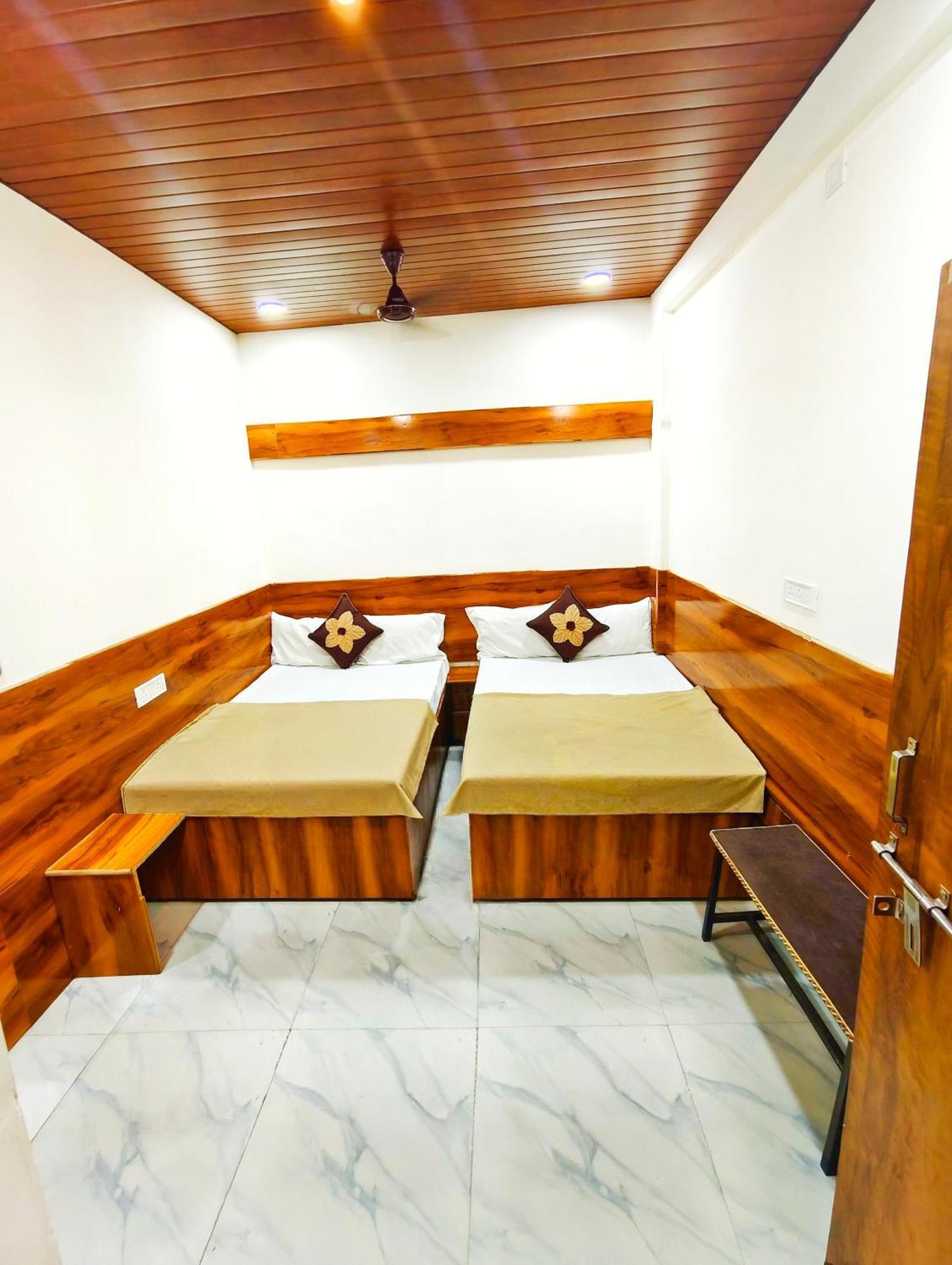 Hotel Om Palace Near Mahakal Mandir Удджайн Экстерьер фото