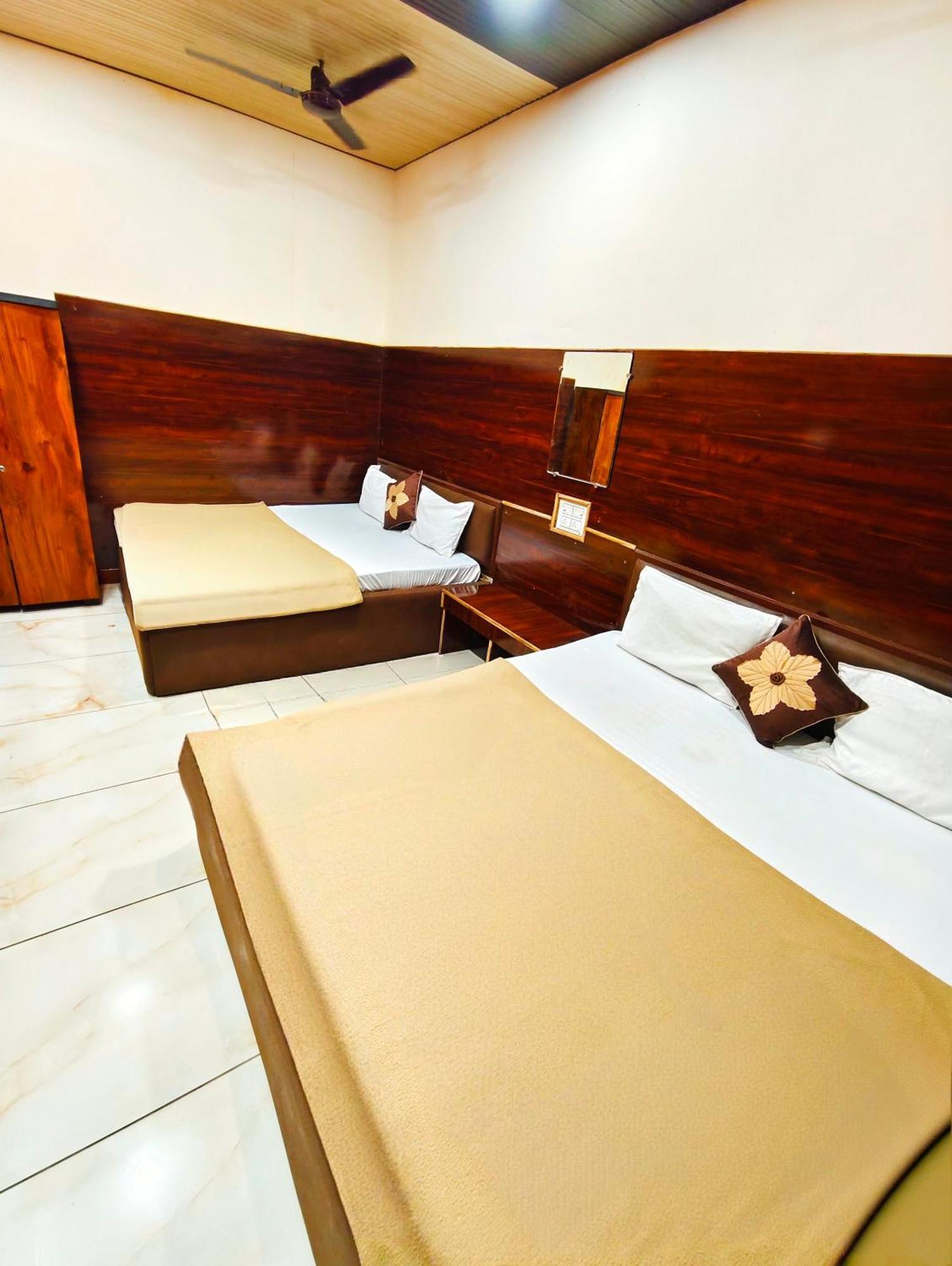 Hotel Om Palace Near Mahakal Mandir Удджайн Экстерьер фото